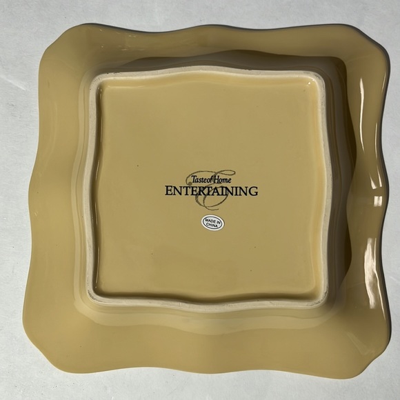 Taste of Home Entertaining 8" Square Dish NEW in box! - Picture 2 of 4